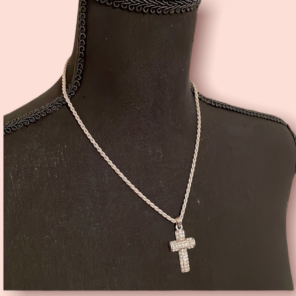 NWOT Rhinestone Cross ❤️